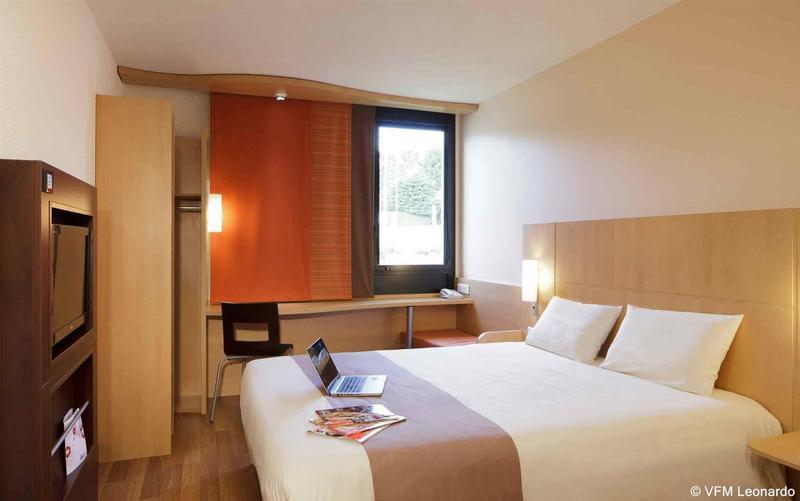 Hotel Ibis Guingamp Coeur De Bretagne Ploumagoar Exteriör bild