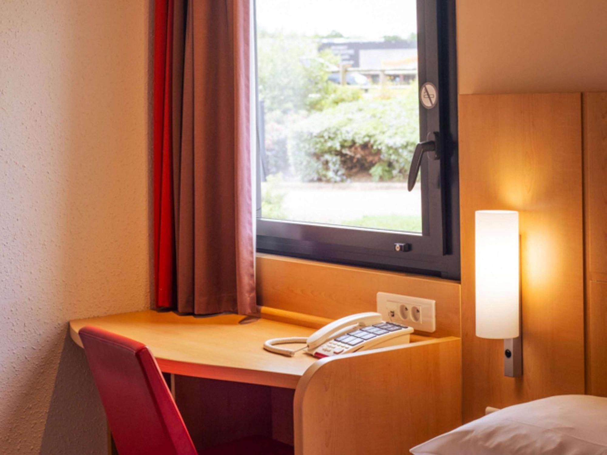 Hotel Ibis Guingamp Coeur De Bretagne Ploumagoar Exteriör bild