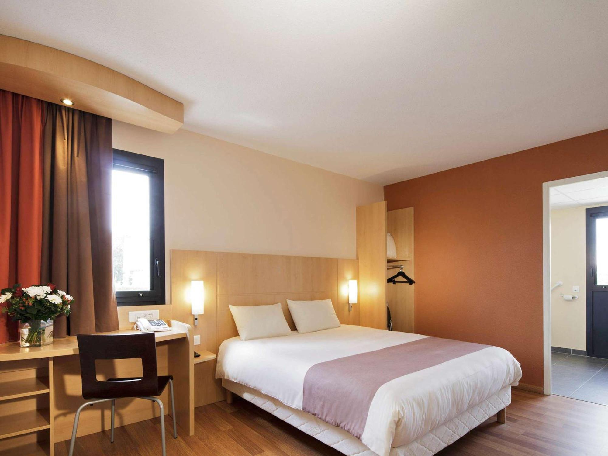 Hotel Ibis Guingamp Coeur De Bretagne Ploumagoar Exteriör bild