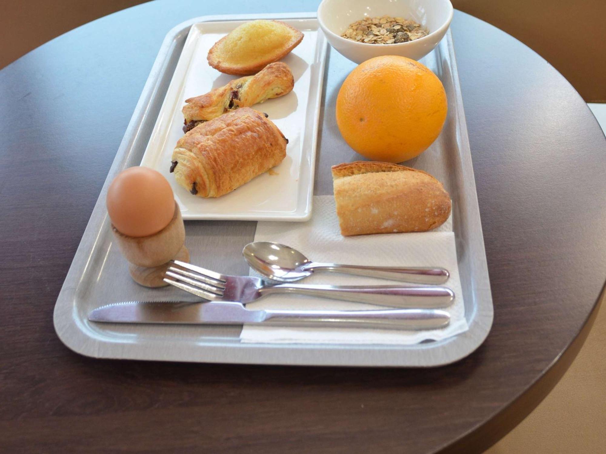 Hotel Ibis Guingamp Coeur De Bretagne Ploumagoar Exteriör bild