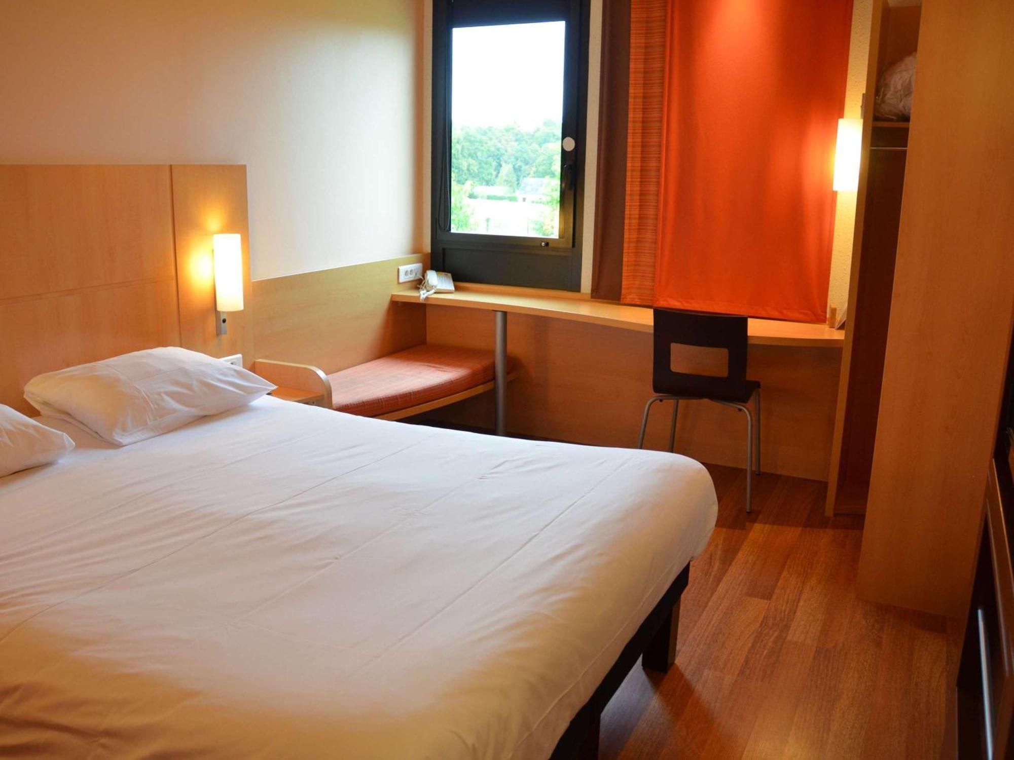 Hotel Ibis Guingamp Coeur De Bretagne Ploumagoar Exteriör bild