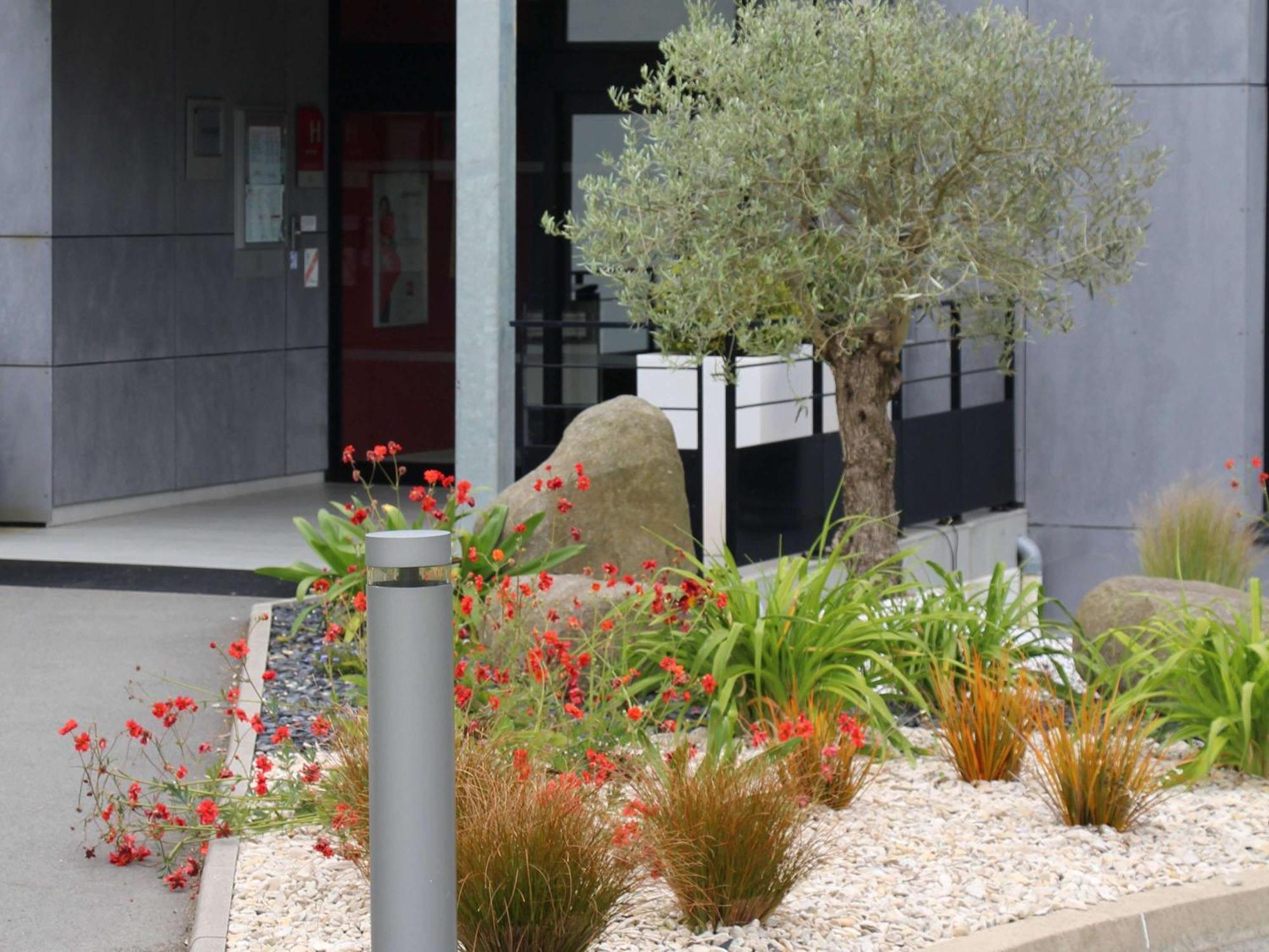 Hotel Ibis Guingamp Coeur De Bretagne Ploumagoar Exteriör bild