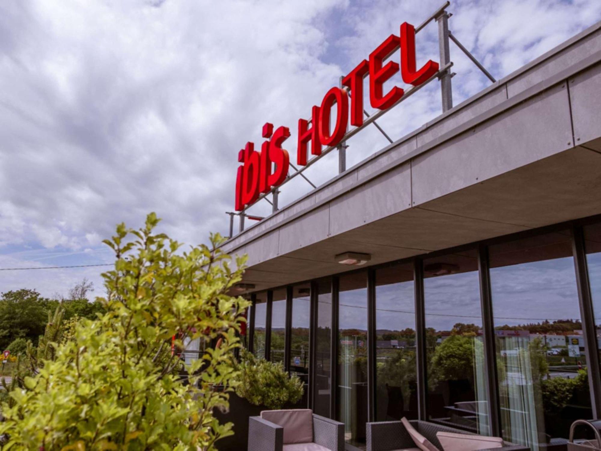 Hotel Ibis Guingamp Coeur De Bretagne Ploumagoar Exteriör bild