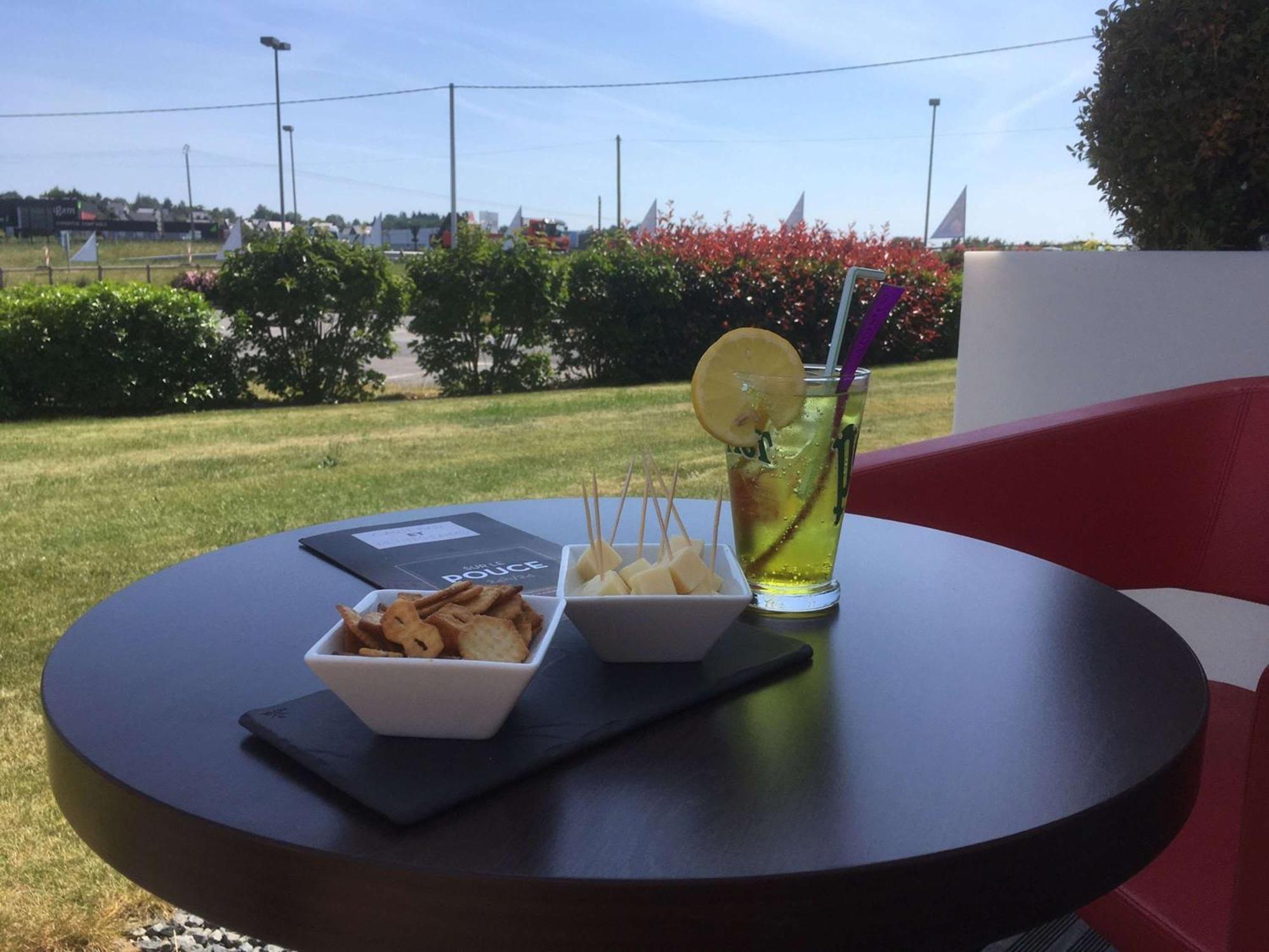 Hotel Ibis Guingamp Coeur De Bretagne Ploumagoar Exteriör bild