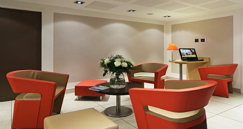 Hotel Ibis Guingamp Coeur De Bretagne Ploumagoar Inreriör bild